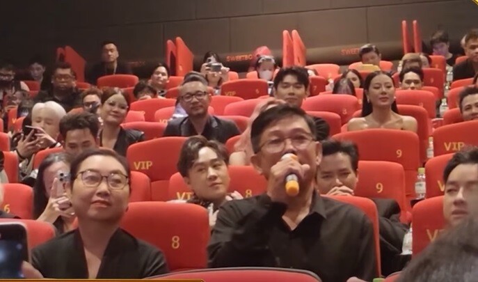 Bố mẹ của Trúc Nhân trong một sự kiện của con.