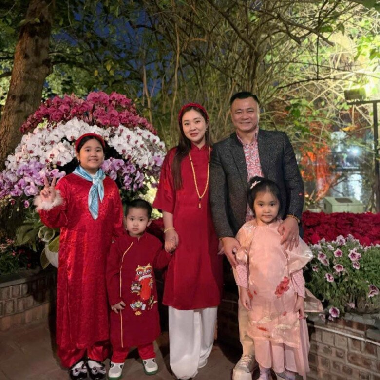 Vợ con từng khuyên NSND Tự Long không nên tham gia show Anh trai vì anh chẳng có gì.