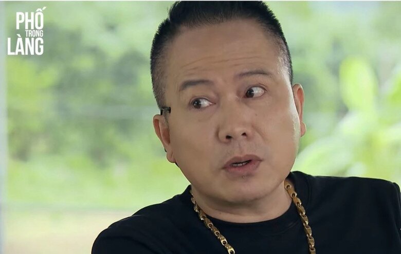 Gã môi giới trong Quỳnh Búp Bê có bố ruột là amp;#34;ông đầu bạcamp;#34; đáng kính làng phim: Nhìn không ai nghĩ là cha con - 4