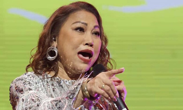 Cô từng bị giám đốc người Nhật đuổi khỏi sân khấu nhưng sau đó người này phải quỳ xuống vì hối hận.