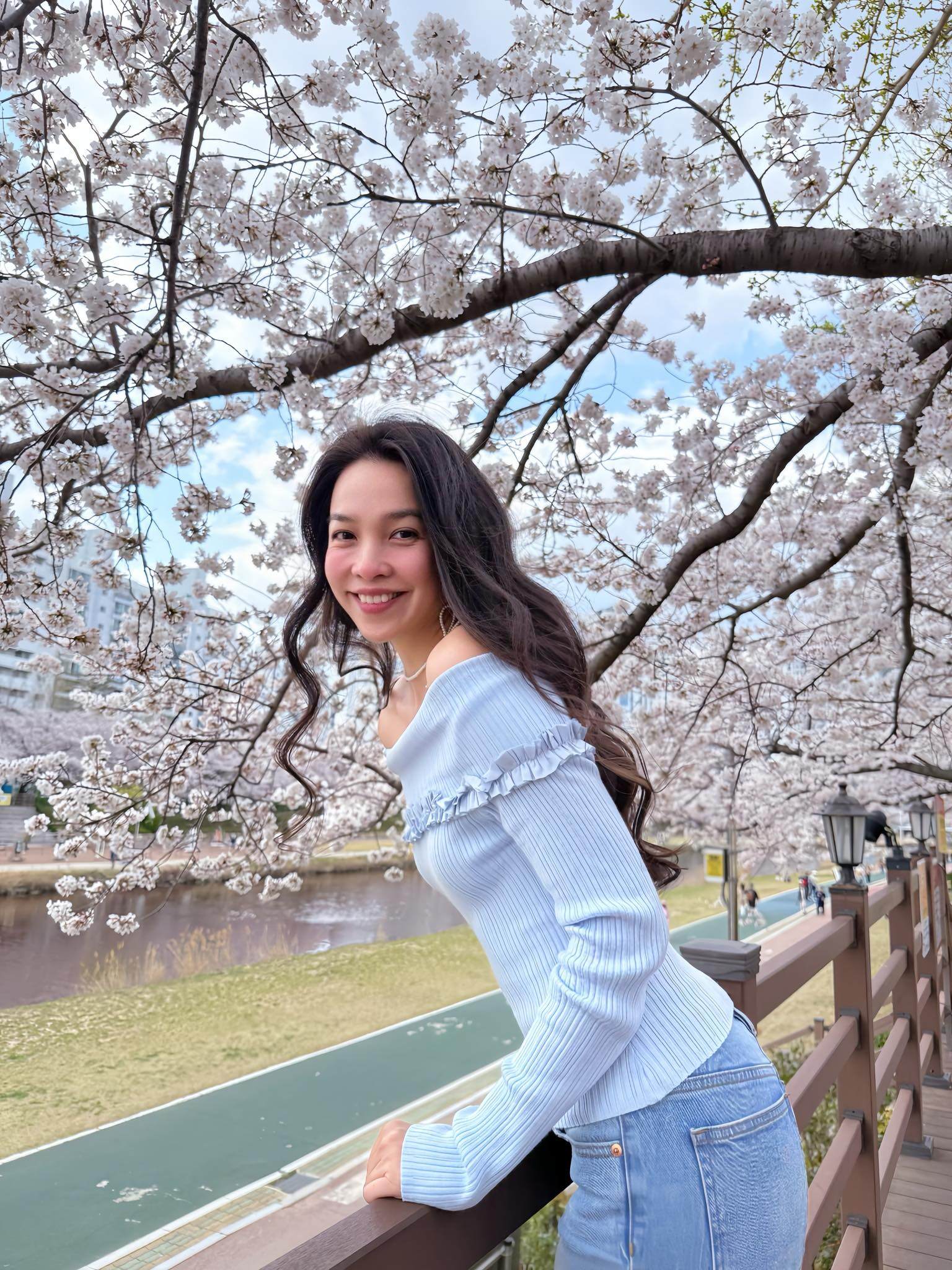 Bà mẹ ngoại tứ tuần có lối sống vui tươi, tích cực.