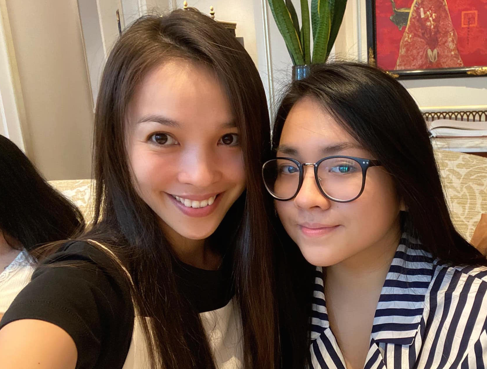 Nữ ca sĩ nhồi sọ con gái về việc mình cần nhiều tiền để vào viện dưỡng lão khi già.