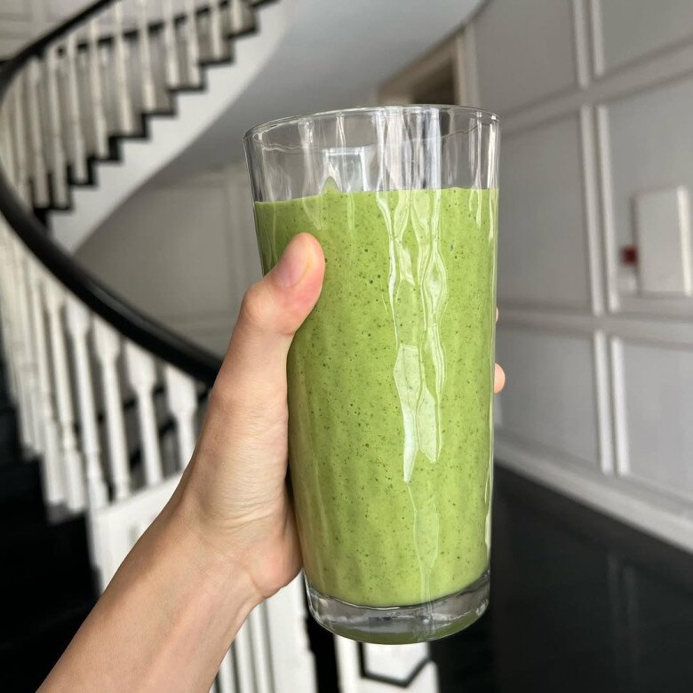 Dù cuộc sống bận rộn với 3 nhóc tỳ và công việc kinh doanh, Tăng Thanh Hà vẫn giữ được thói quen chăm chút cho từng bữa ăn và thức uống của gia đình.