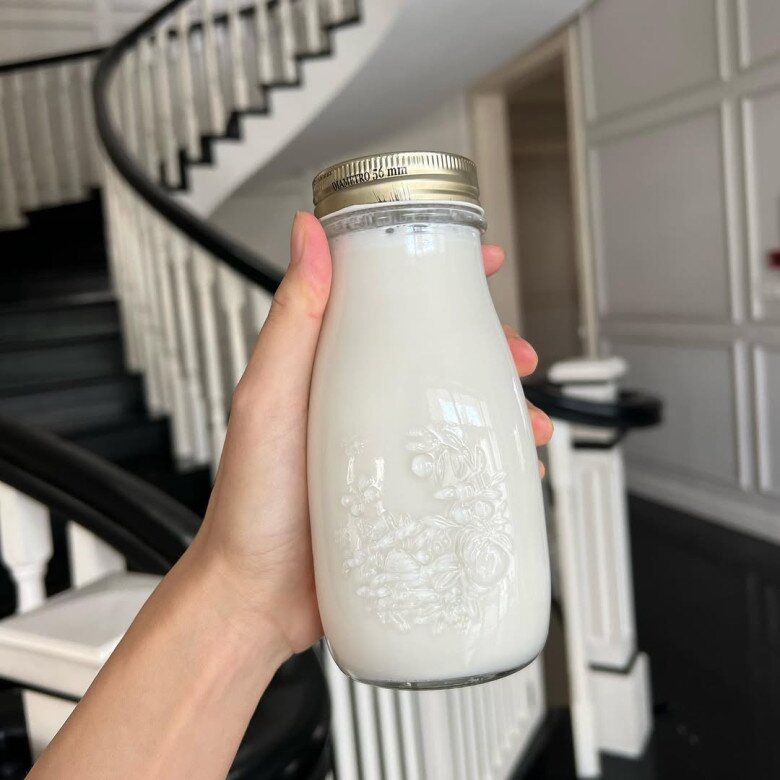 Không chất bảo quản, không đường công nghiệp, sữa hạt do bà mẹ 3 con tự làm vừa thơm, vừa béo nhẹ, thích hợp cho cả gia đình lẫn người cần giữ dáng.