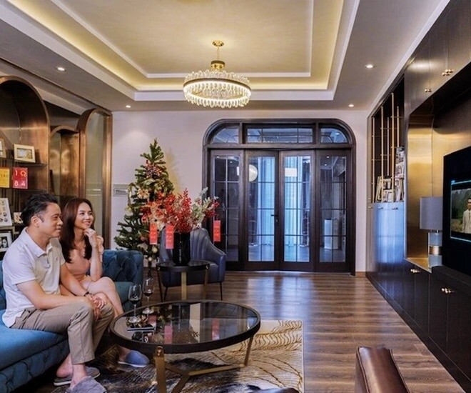 Sau vài năm sinh sống, Đinh Ngọc Diệp vẫn dành nhiều tình cảm cho tổ ấm phong cách tân cổ điển kết hợp hiện đại ở Thủ Đức (TP.HCM). 