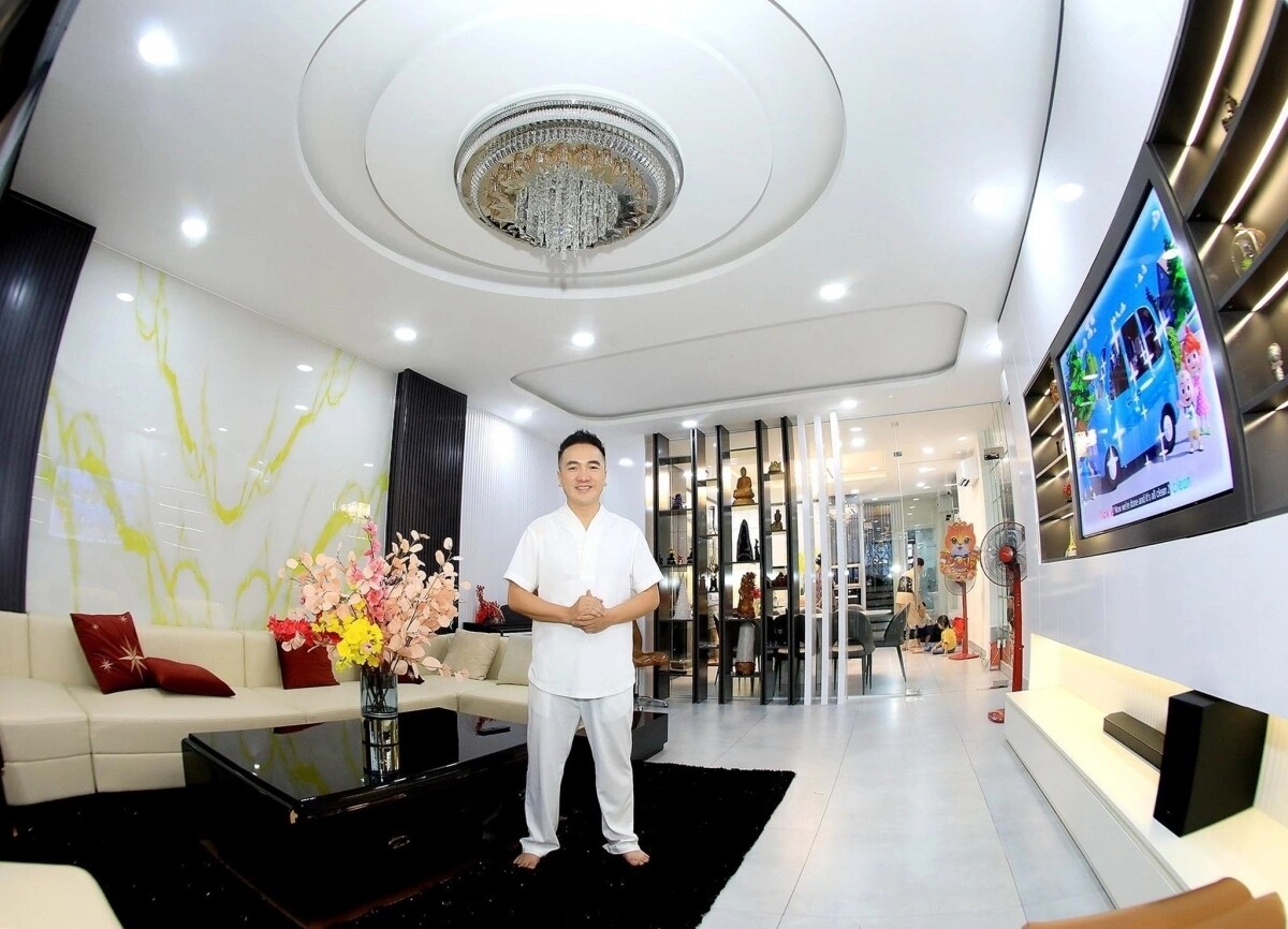 Cơ ngơi này vốn là một khách sạn cũ.