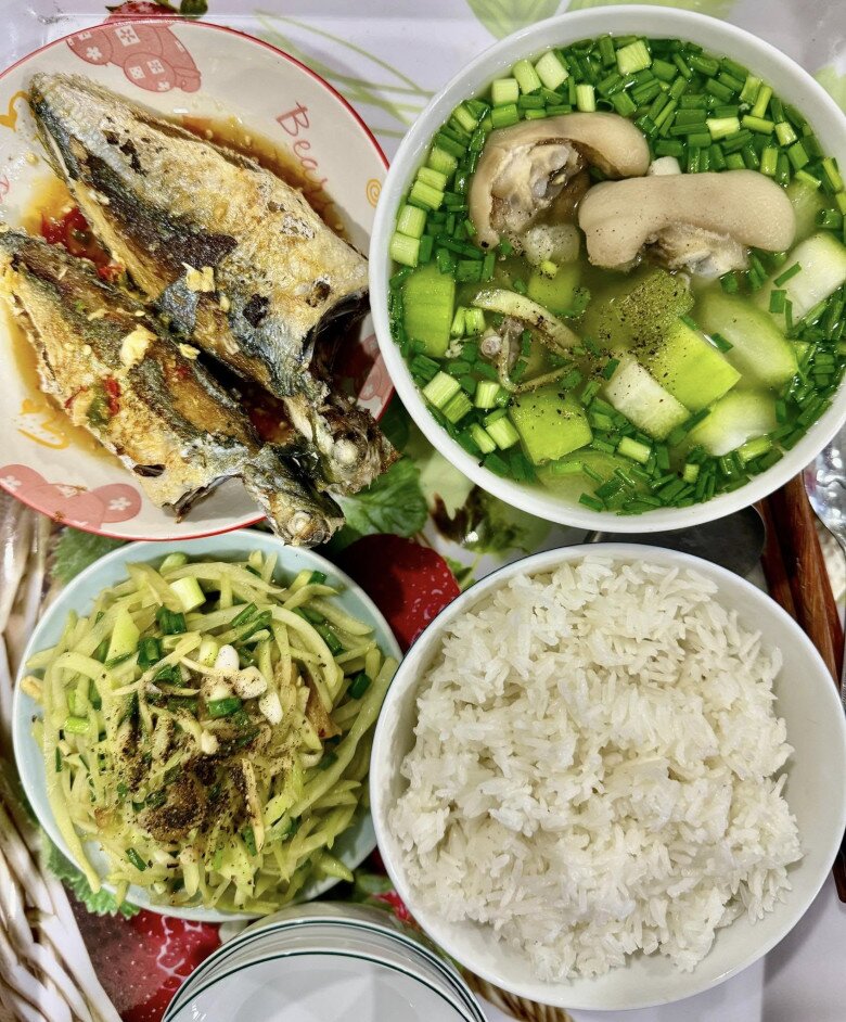 NSND Việt Anh khoe bữa cơm đạm bạc nhưng mọi người đều nhận xét: amp;#34;Nhiều đạm tốn bạcamp;#34; - 4