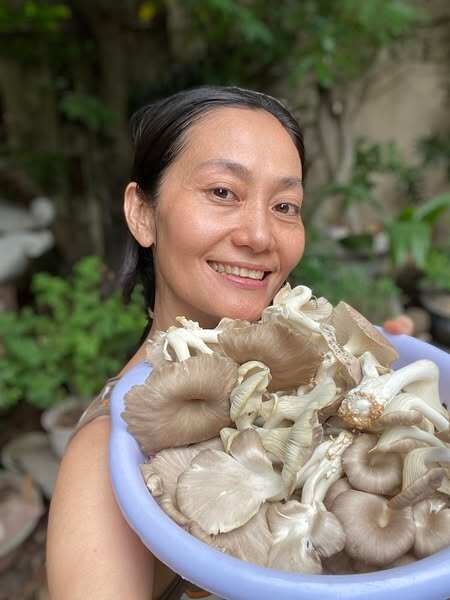 Nữ NSƯT khoe khu vườn nhỏ giản dị mà nhiều cây trái, rổ trứng gà đầy ắp nhưng dân mạng lại thắc mắc - 11