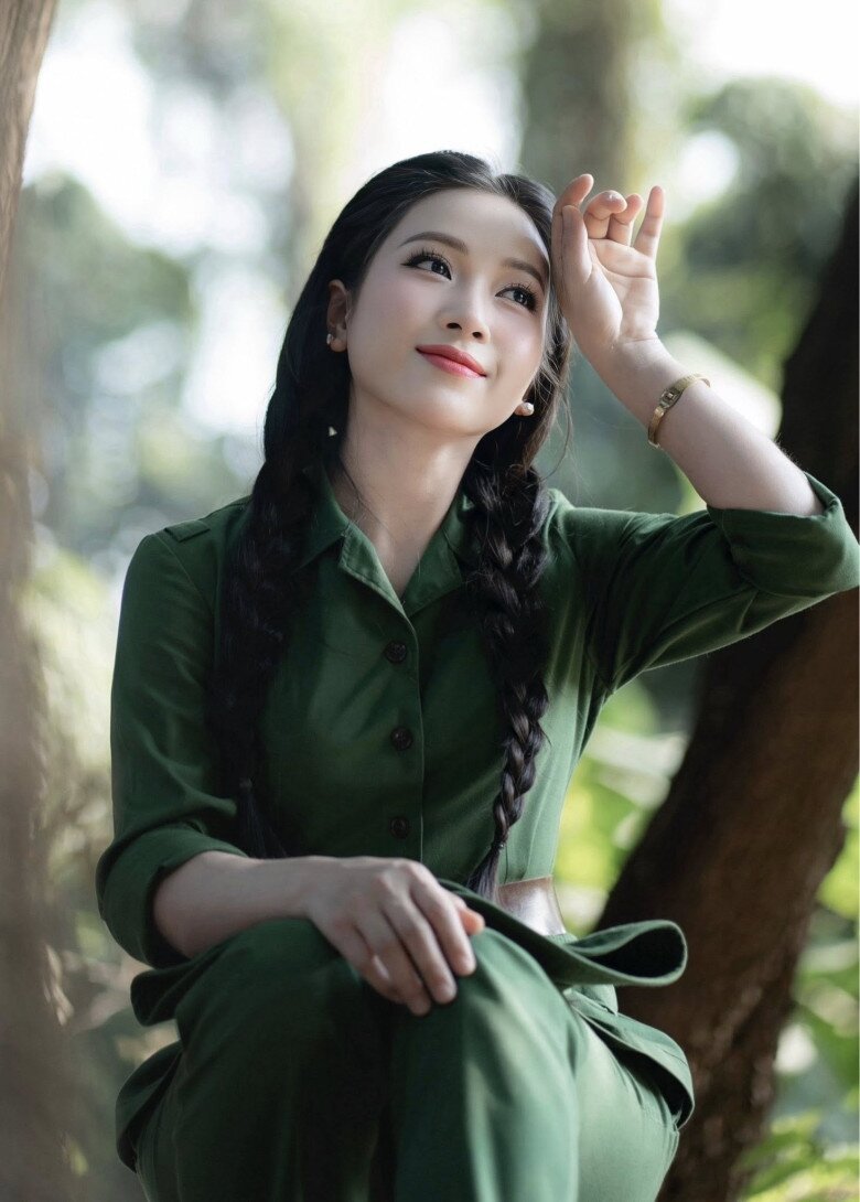 Nữ Trung úy xinh như hoa hậu được cư dân mạng amp;#34;truy tìmamp;#34;, hóa ra là Quán quân Thần tượng Bolero 8 năm trước - 14