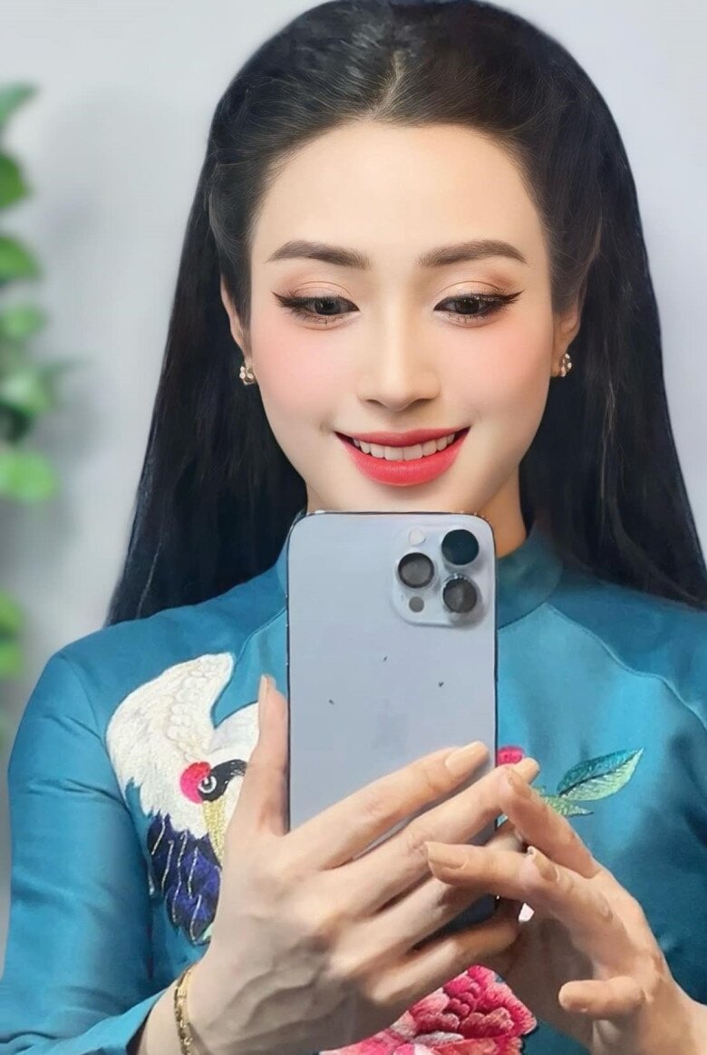 Nữ Trung úy xinh như hoa hậu được cư dân mạng amp;#34;truy tìmamp;#34;, hóa ra là Quán quân Thần tượng Bolero 8 năm trước - 5