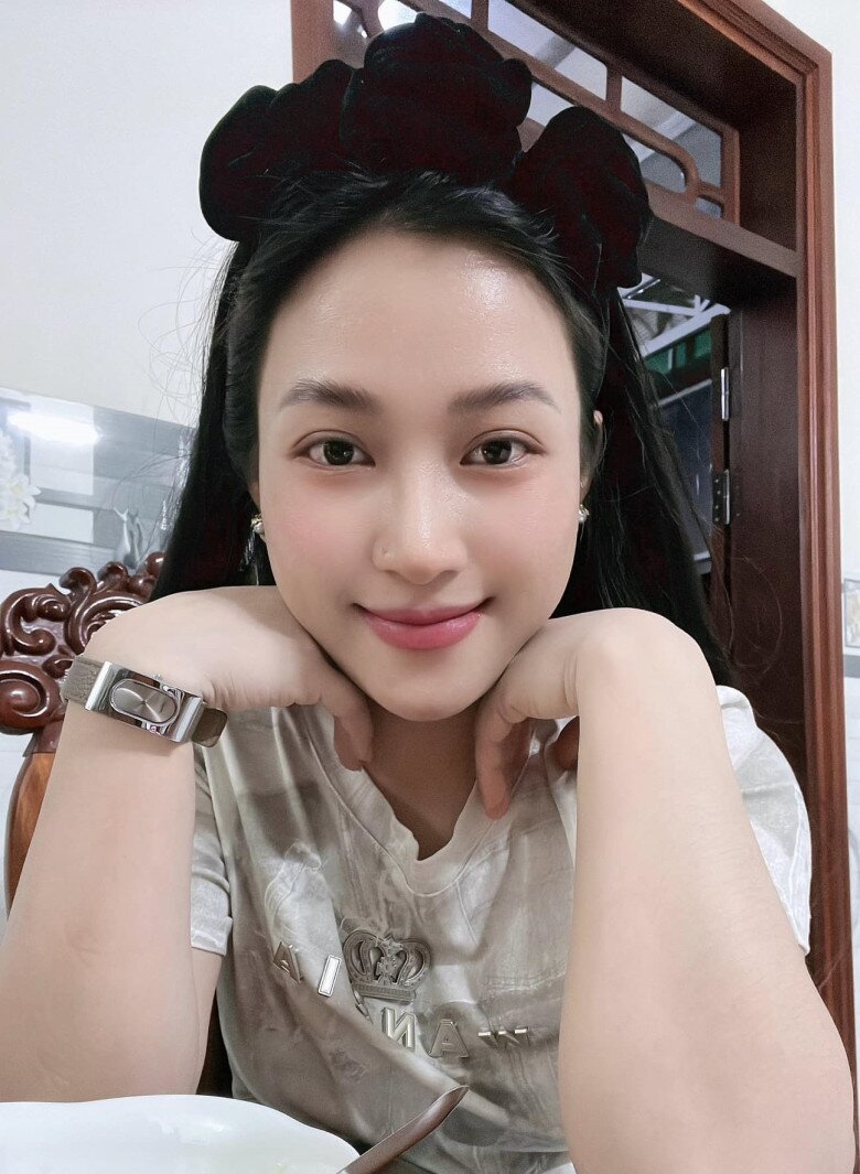 Nữ Trung úy xinh như hoa hậu được cư dân mạng amp;#34;truy tìmamp;#34;, hóa ra là Quán quân Thần tượng Bolero 8 năm trước - 17