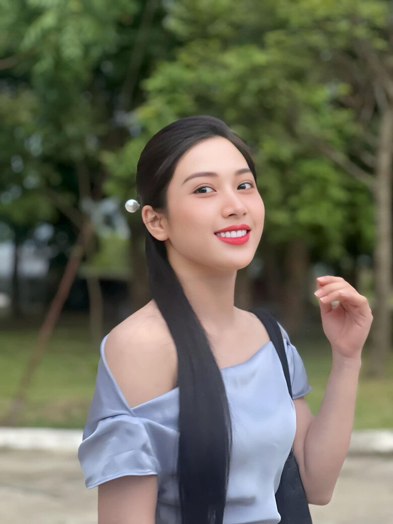 Nữ Trung úy xinh như hoa hậu được cư dân mạng amp;#34;truy tìmamp;#34;, hóa ra là Quán quân Thần tượng Bolero 8 năm trước - 2