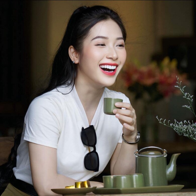 Nữ Trung úy xinh như hoa hậu được cư dân mạng amp;#34;truy tìmamp;#34;, hóa ra là Quán quân Thần tượng Bolero 8 năm trước - 8