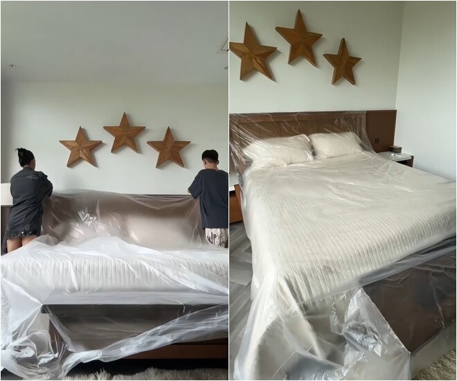 Quế Vân và con trai cẩn thận bọc giường ngủ bằng nilon dày để chống bụi bẩn. Là người sạch sẽ nên nữ ca sĩ luôn rất cẩn thận, đồ đạc lúc nào cũng phải mới sạch.