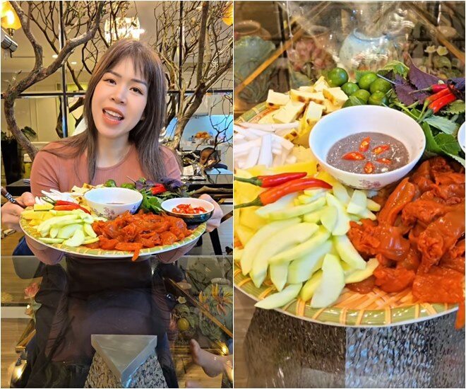 Vợ Mạnh Trường tươi tắn khoe đĩa sứa đỏ chất lượng khiến nhiều người ghiền món này muốn rớt nước miếng. Một mâm đầy ắp gồm sứa đỏ dai giòn thấm gia vị, xoài xanh thái lát, khế chua, dứa, củ đậu, cùng rau thơm, rau húng, tía tô.