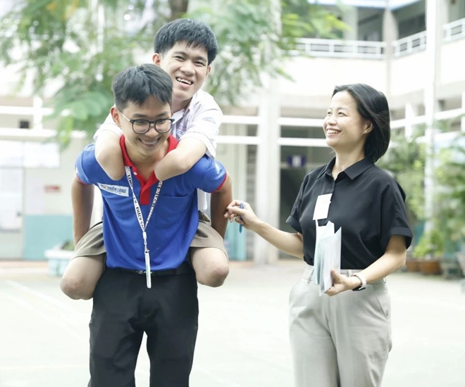 Gia Lâm muốn tự mình làm bài viết môn Ngữ văn