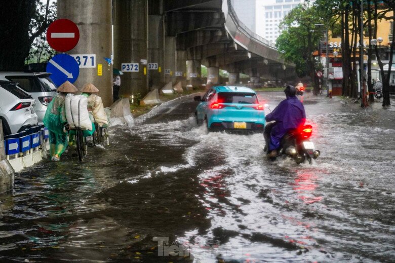 Khu vực đường Kim Mã hướng về trung tâm phố lúc 6h30 sáng.