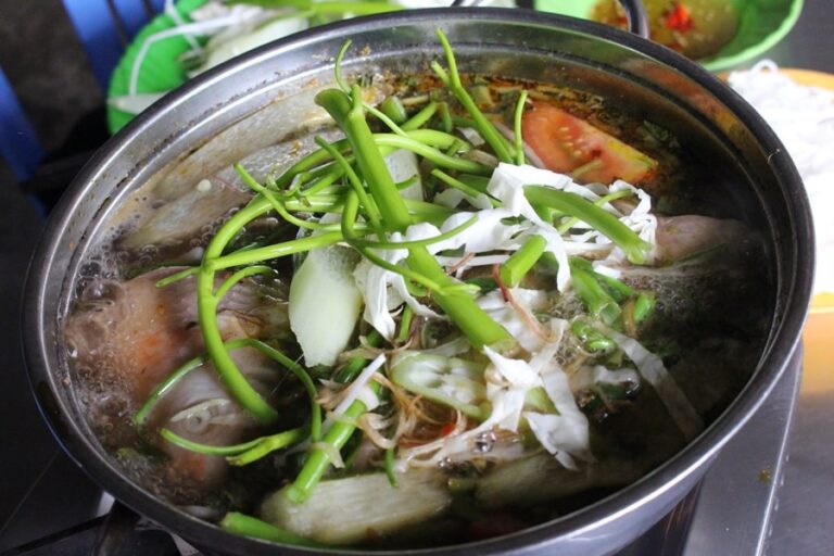 Lẩu cá tại đây rất nổi tiếng