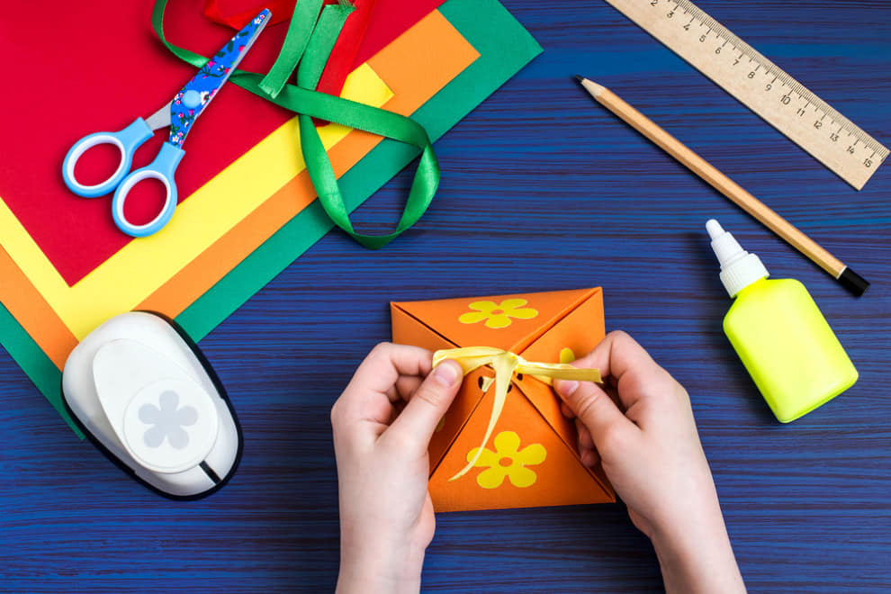 Nếu khéo tay thì làm đồ handmade là công việc phù hợp cho bạn