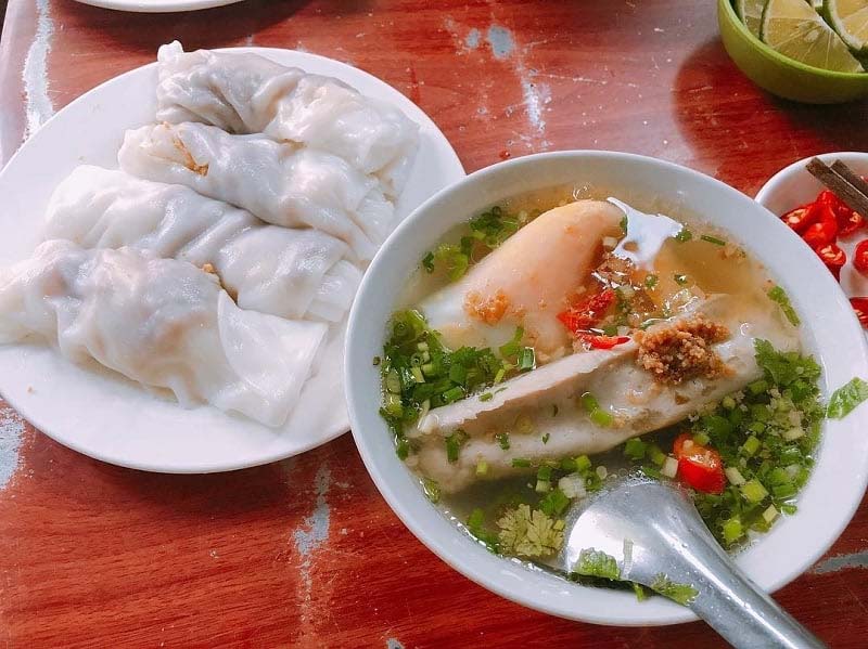 Bánh cuốn Cao Bằng chấm nước xương ninh
