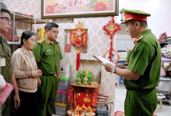 Cơ quan CSĐT đọc lệnh khởi tố bị can, bắt tạm giam đối với bà Trần Thị Lệ Thu