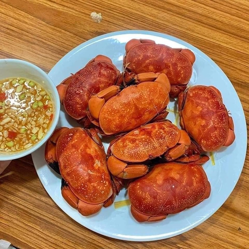 Bún cù kỳ chủ yếu được làm bằng con cù kỳ đỏ, càng chắc thịt