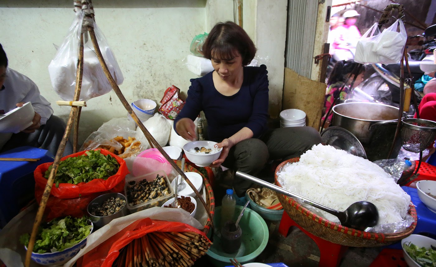Quán bún ốc cô Thêm có không gian nhỏ