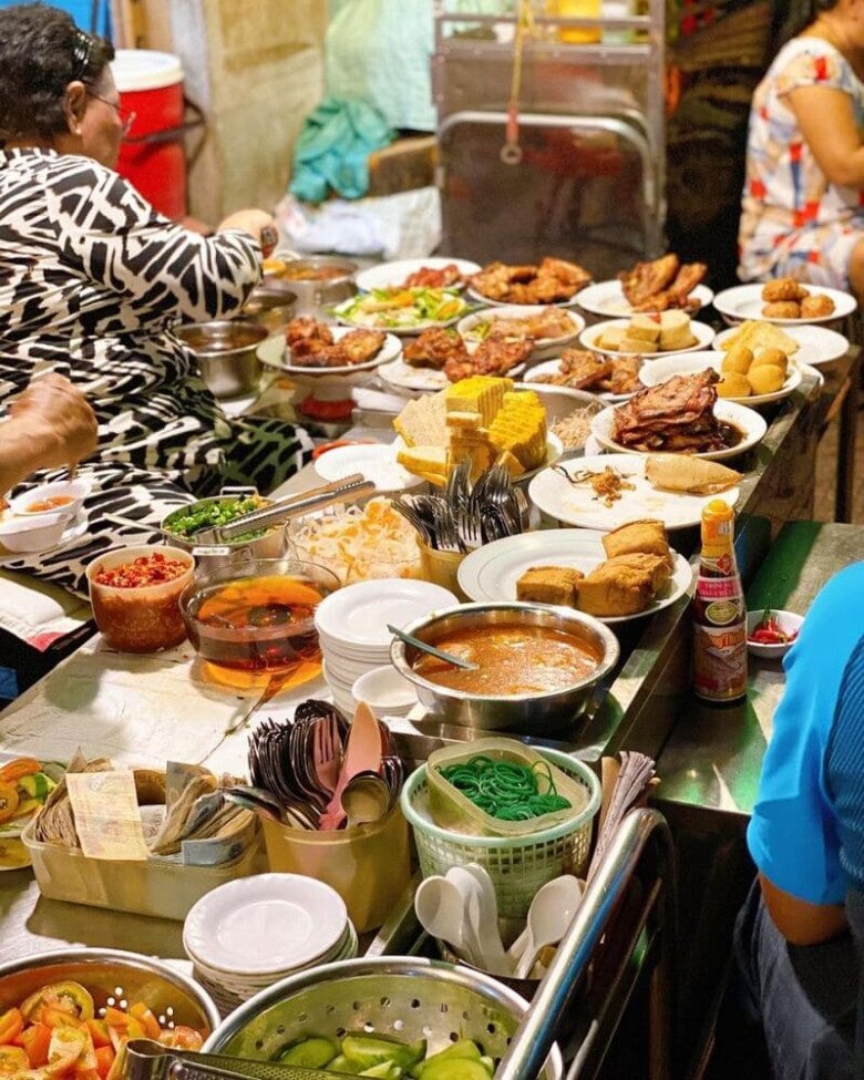 Quán cơm tấm đầy đủ các món 