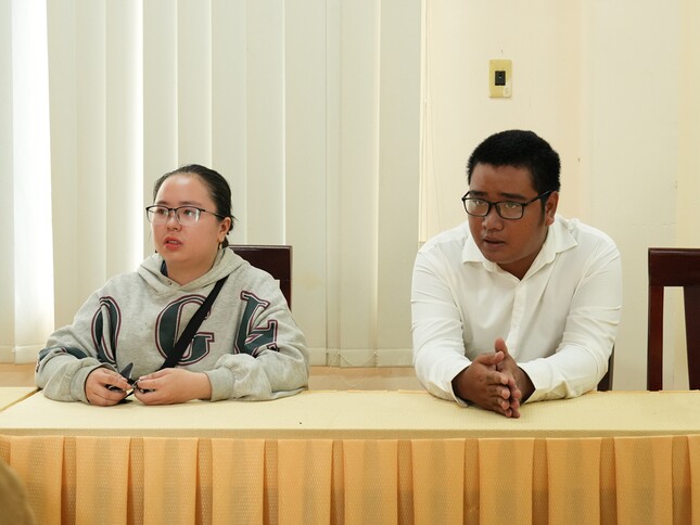 Trần Thị Huỳnh Như và Danh Lợi tại cơ quan công an.