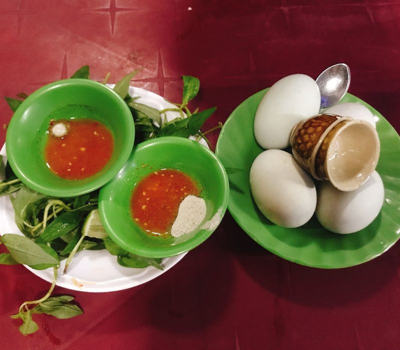 Hột vịt lộn ở “khu nhà giàu” Thảo Điền