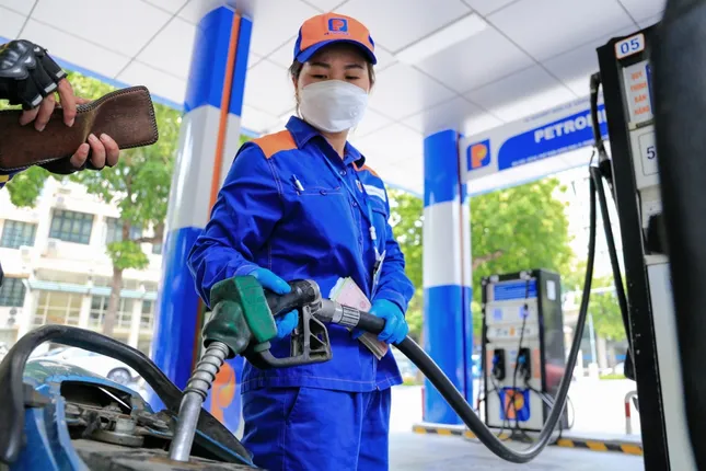 Giá xăng tăng từ chiều nay.
