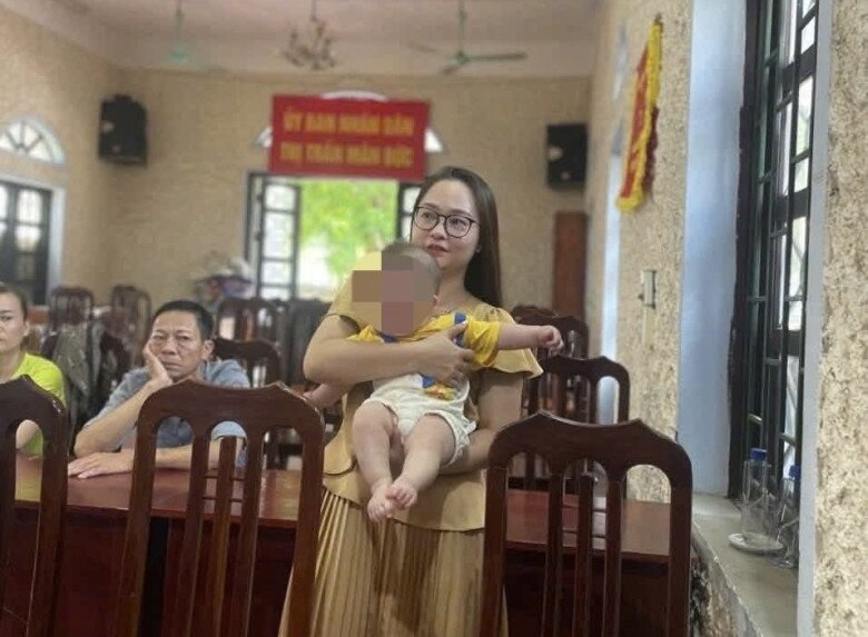 Cháu bé hơn 4 tháng tuổi bị bỏ rơi. Ảnh: Hương Trà