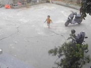 Tin tức - VIDEO: Bé trai gần 3 tuổi gọi người lớn cứu bạn rơi xuống ao