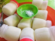 Lifestyle - Đặc sản nhà làm chỉ có ở Đà Nẵng, cả xóm bán một món ăn vặt lạ mà quen, hương vị 3 trong 1 ai cũng ăn được