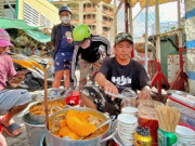 Lifestyle - Hàng phá lấu đắt nhất Sài Gòn, 30 năm giữ hương vị nước hầm đặc biệt, khách xếp hàng chờ mua giá 600.000 đồng/kg