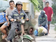 Tin tức - Nghẹn ngào hình ảnh người cha thu gom rác nuôi con khờ, tất cả là vì con, có khi ăn cơm muối cũng xong bữa 