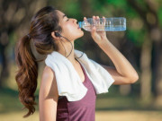 Sức khỏe - Chuyên gia chỉ cách uống nước đúng và đủ trong mùa nóng