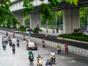 Tin tức - Người Hà Nội bất ngờ khi 2 tuyến đường có dải phân cách cứng