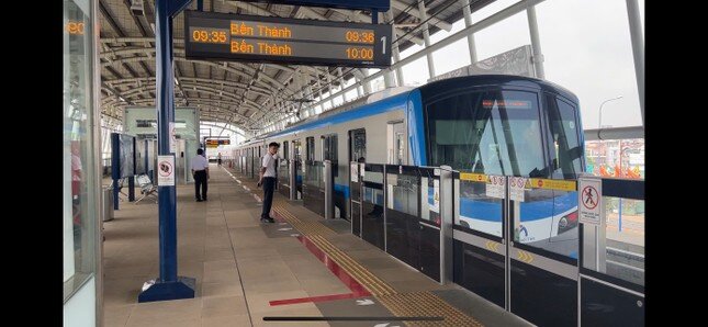 Tuyến metro số 1 (Bến Thành – Suối Tiên) sẽ tăng tần suất hoạt động trong ngày 30/4, từ 200 lên 240 lượt tàu/ngày.