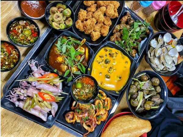 Đừng quên thưởng thức ốc cay đặc biệt
