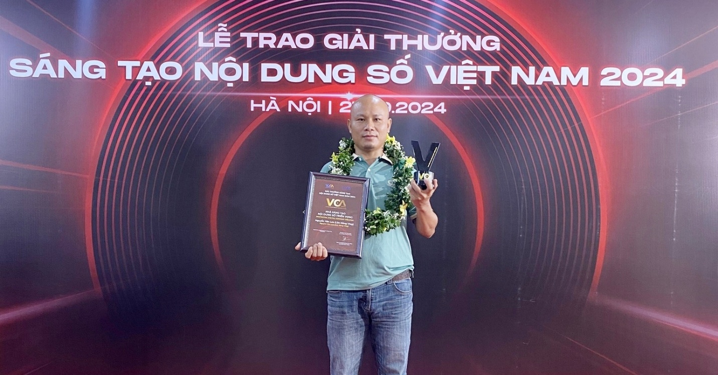 Anh nông dân nhận giải thưởng về sáng tạo nội dung số