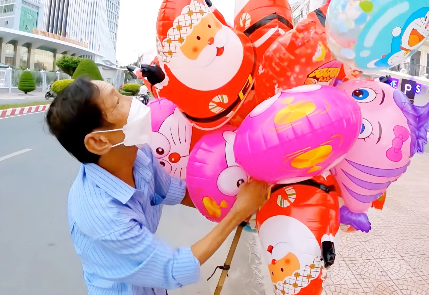 Những quả bóng bay đồ chơi trở thành nghề mưu sinh của nhiều người gia (Ảnh minh họa)