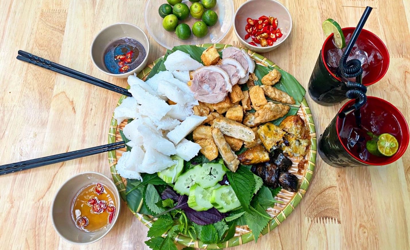 Đừng quên thưởng thức bún đậu mắm tôm khi tới Hà Nội