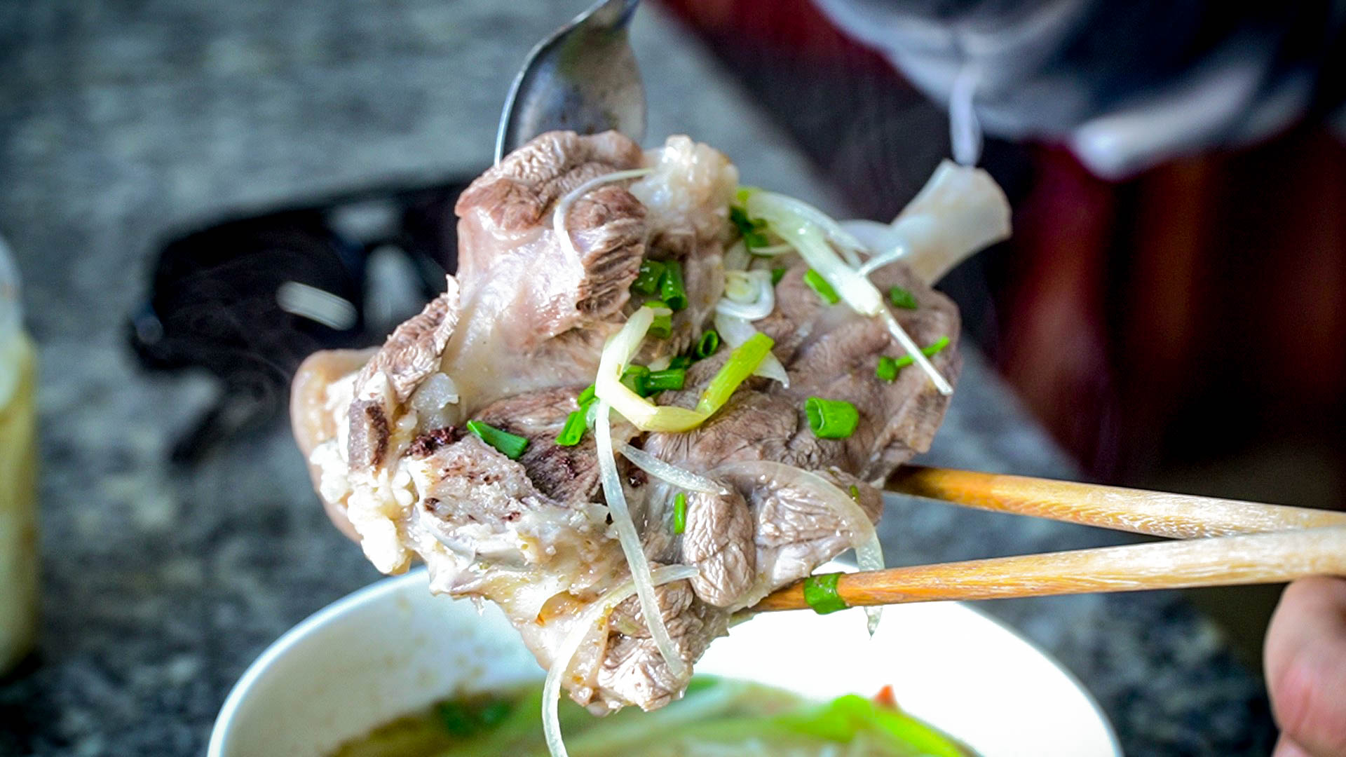 Phần giò chìa siêu nạc khổng lồ