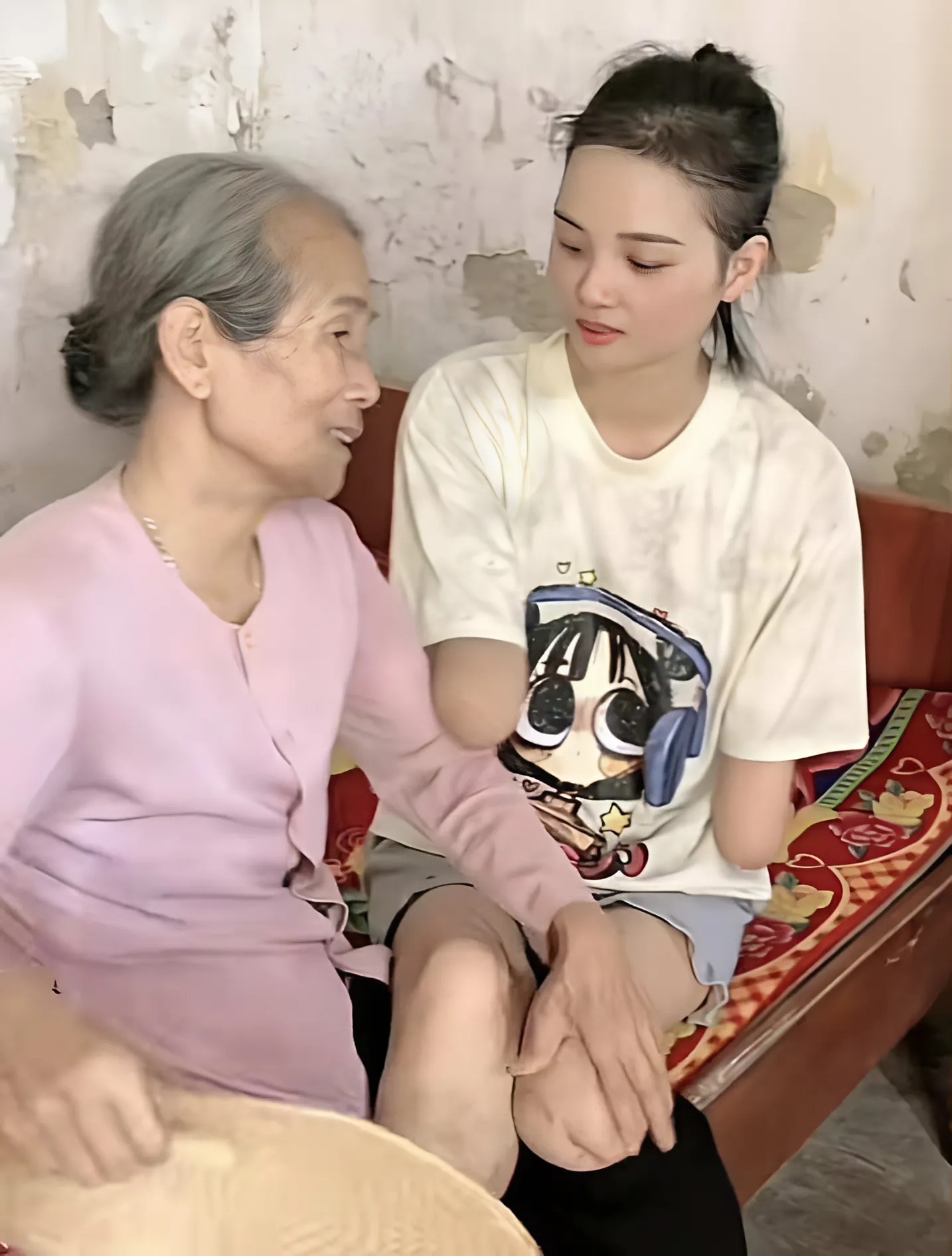 Bà ngoại như người mẹ thứ 2 của chị