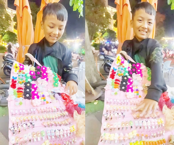 Cậu bé bán hàng rong đáng yêu trên phố