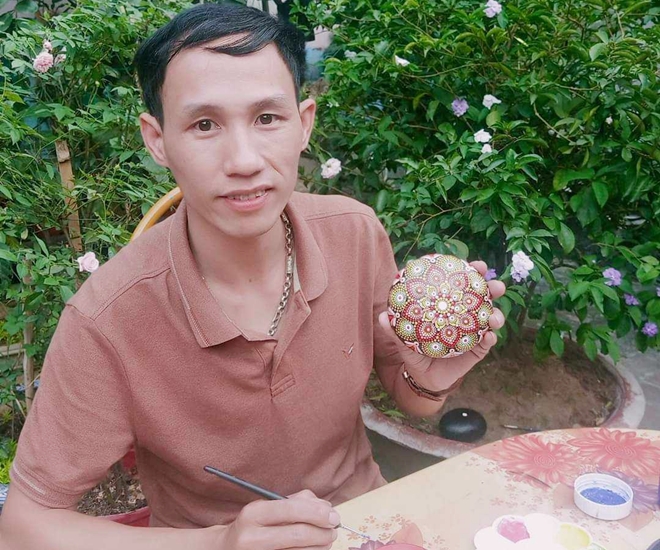 Thầy giáo Khôi miệt mài tái chế rác thải trong 6 năm qua