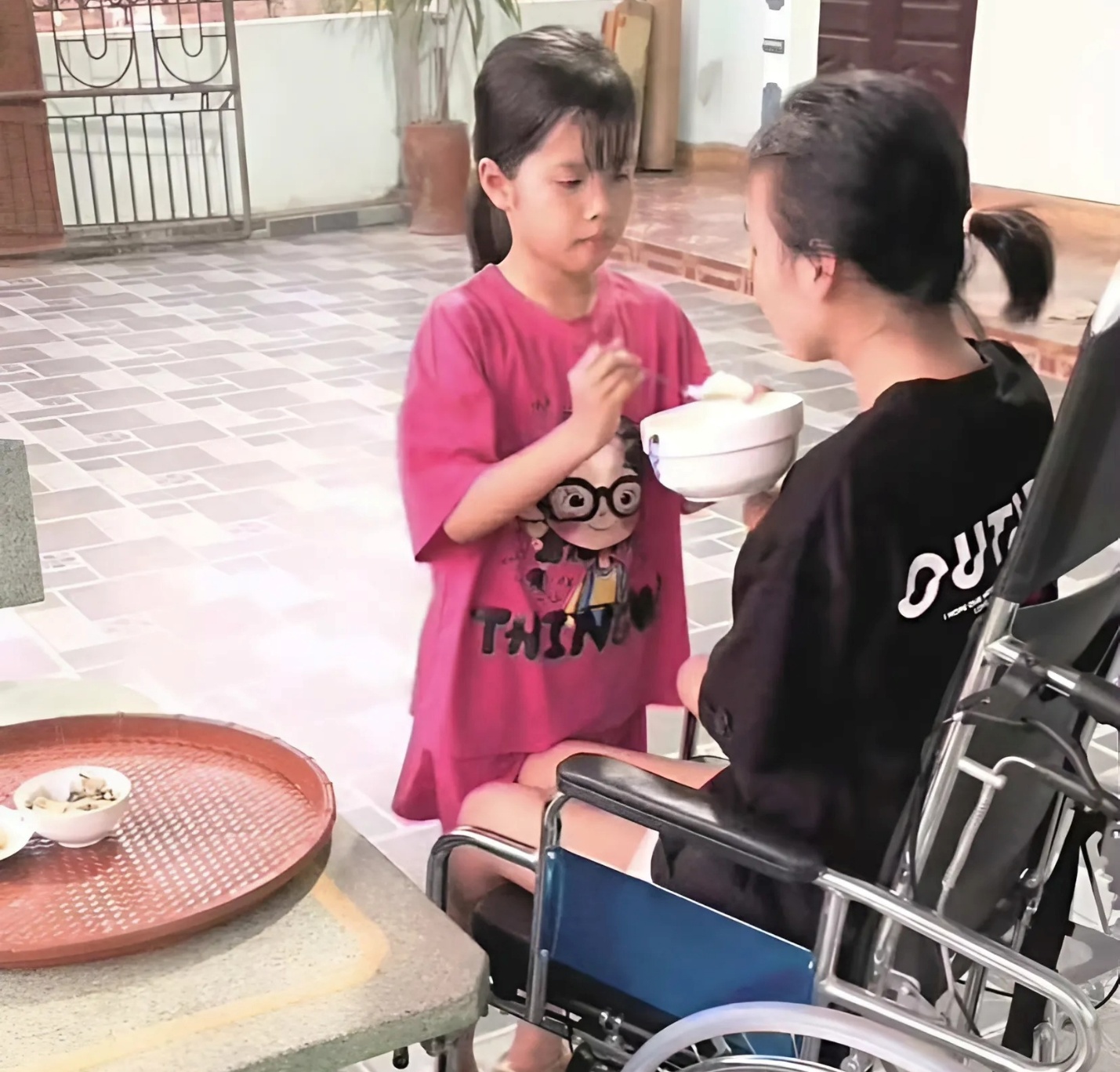 May mắn của chị là có cô con gái nhỏ hiểu chuyện
