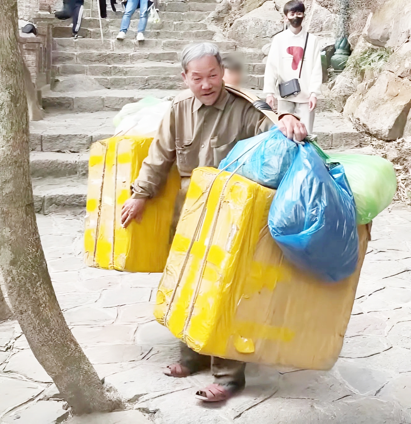 Đây là công việc hàng ngày của ông