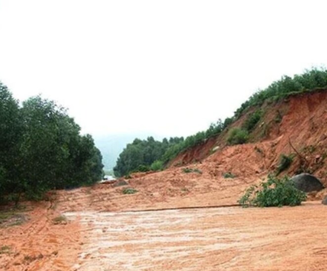 Mưa lớn, 17 tỉnh thành có nguy cơ cao lũ quét, sạt lở đất.